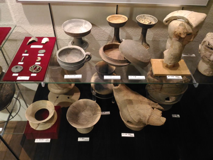 豊中市立文化芸術センターの展示にある太古に使われている道具