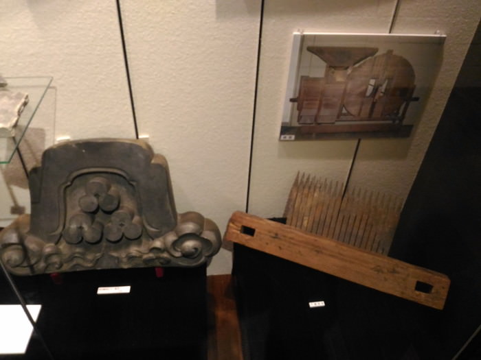 豊中市立文化芸術センターの展示にある昔の装飾品