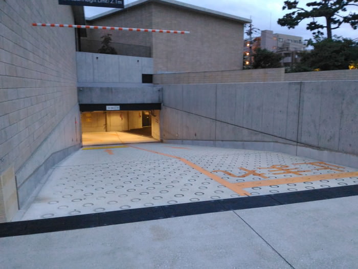 豊中市立文化芸術センターの駐車場
