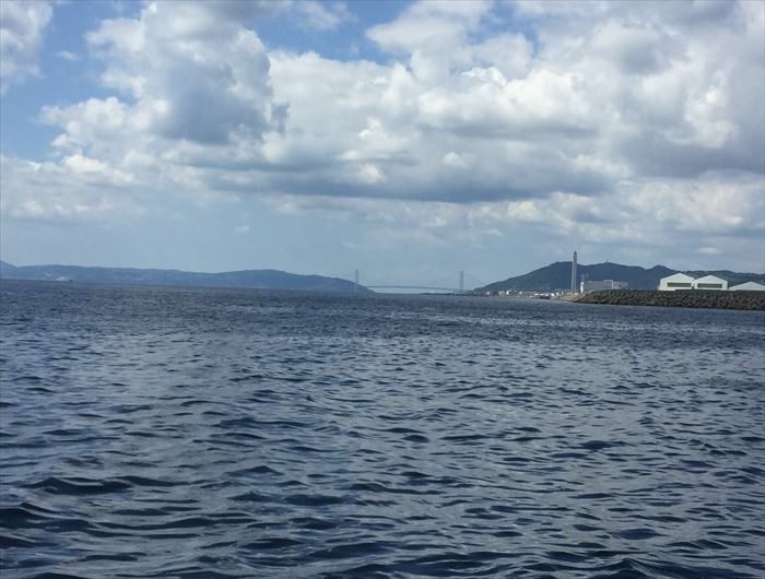 神戸ベイクルーズオーシャンプリンス号から見える明石海峡大橋や淡路島