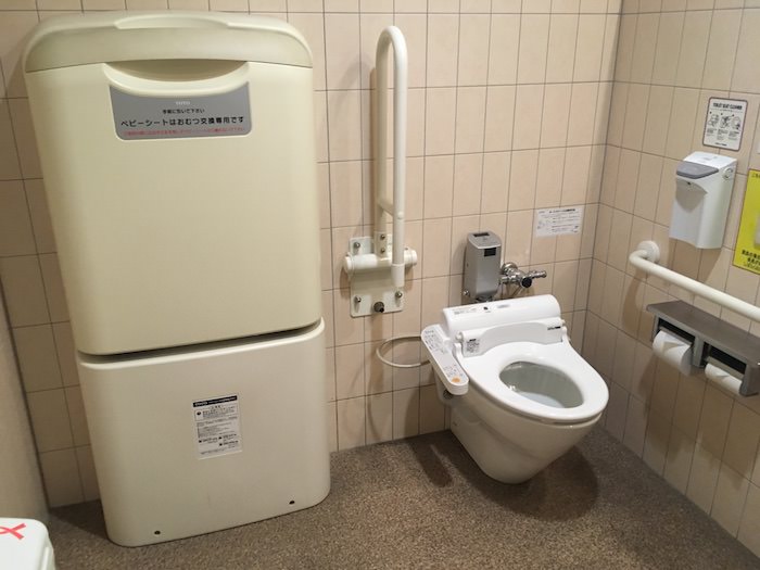 109シネマズHAT神戸 多目的トイレ