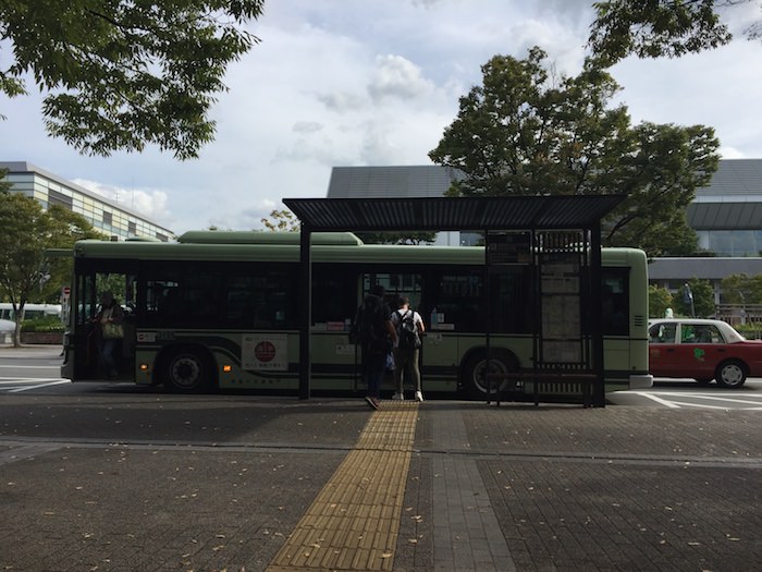 京都市バス「岡崎公園・ロームシアター京都・みやこめっせ前」