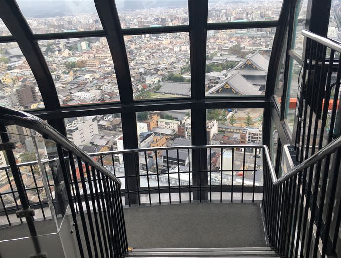 京都タワーの階段