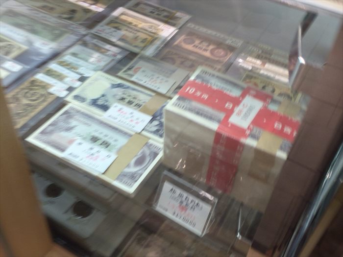 うめ茶小路の500円紙幣
