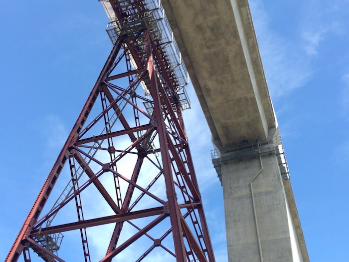 余部鉄橋空の駅　空に浮かぶ赤い橋脚