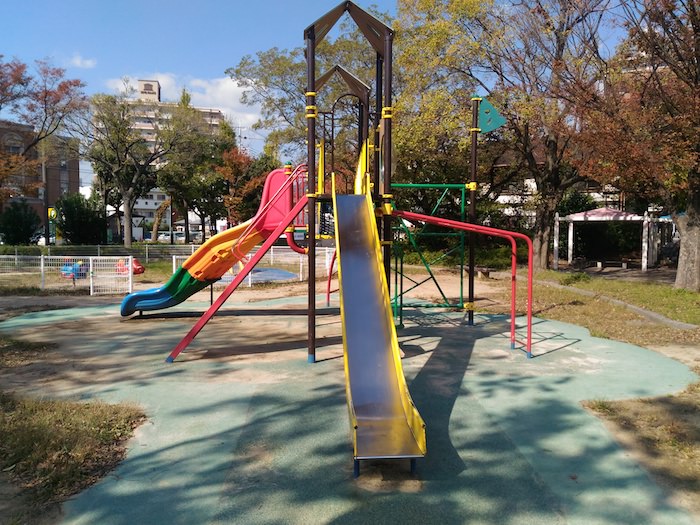 本町公園の複合遊具