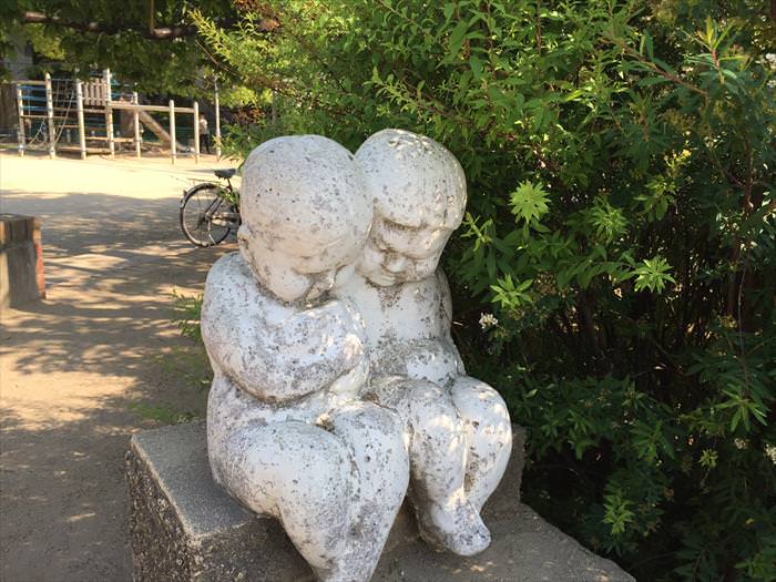 堀田公園の子供像
