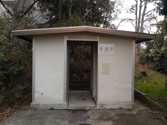 観音山公園のトイレと設備は？