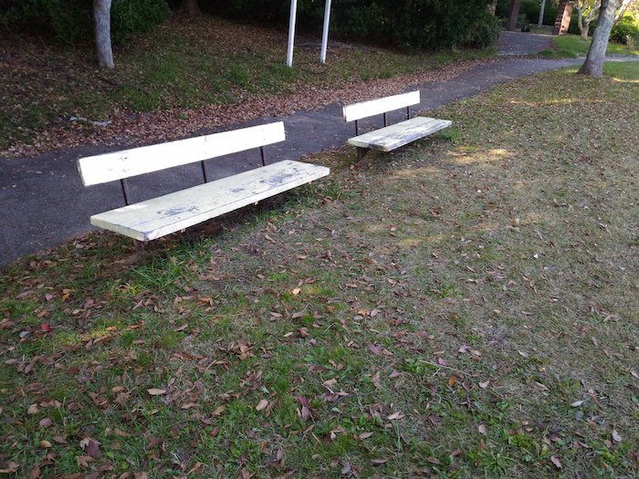 松尾公園のベンチ
