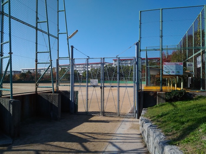 名谷公園野球場　入口