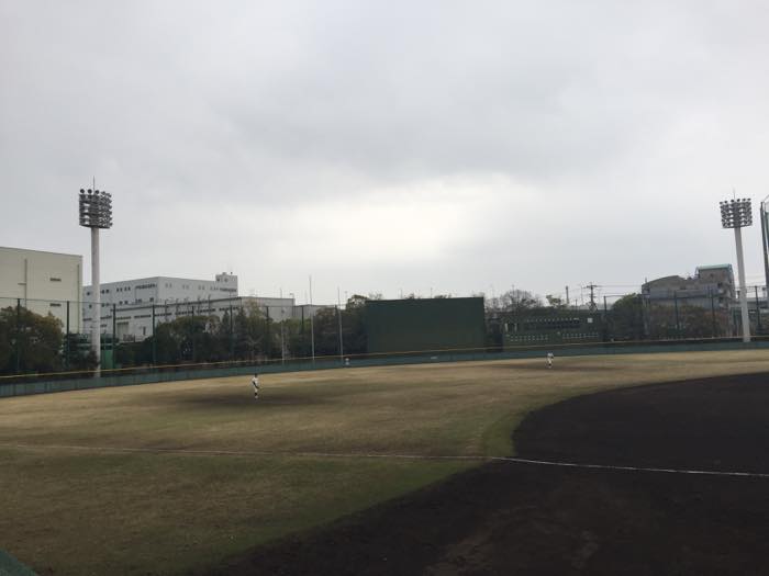 鳴尾浜臨海公園北地区にある立派な野球場は広い