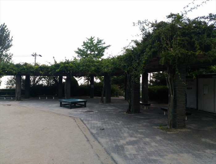 鶴甲公園の休憩場所