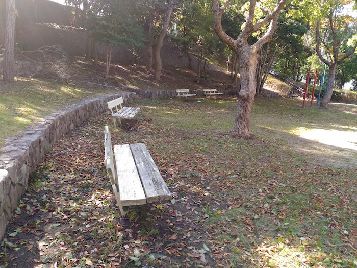 椿谷公園のベンチ