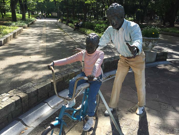 大阪本町で静かなのんびり過ごせる公園「靭公園」