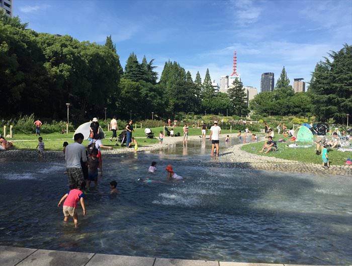 大阪市内で水遊びが無料で楽しめる靭公園はおすすめ