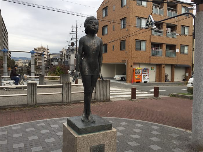 武道館ひびきの少女像