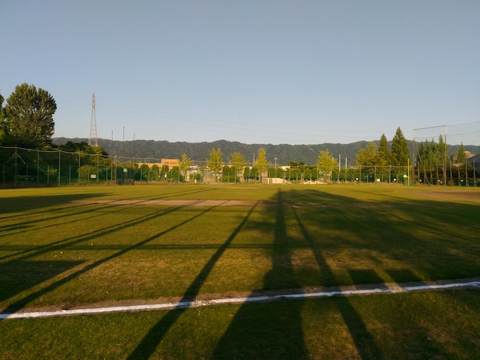 桂公園野球場 広々とした芝のグリーン球場