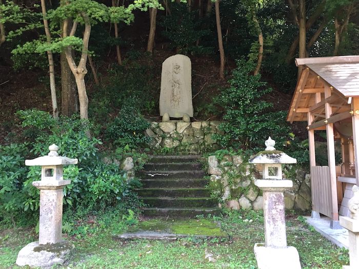 湯泉神社 忠魂碑