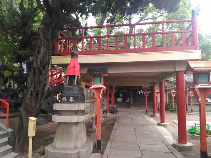 瓢箪山稲荷神社 舞台