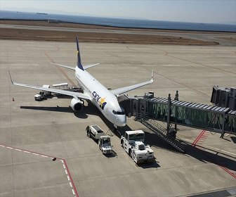 神戸空港の展望ロビー