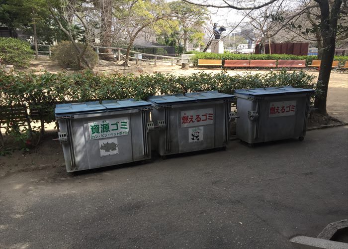 王子動物園にはゴミ箱も設置されている